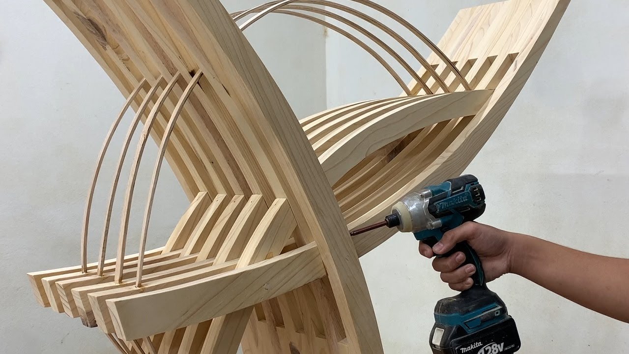 Extremely Novel Woodworking With Curved Wooden Strips // Unique Chair Design With A Distinct Style