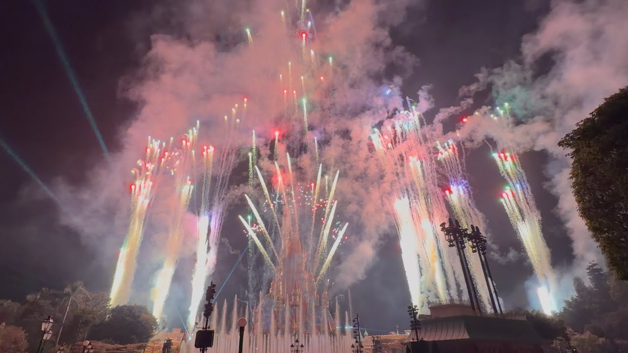 Hong Kong Disneyland Fireworks 🎆 | A Magical 5-Minute Night