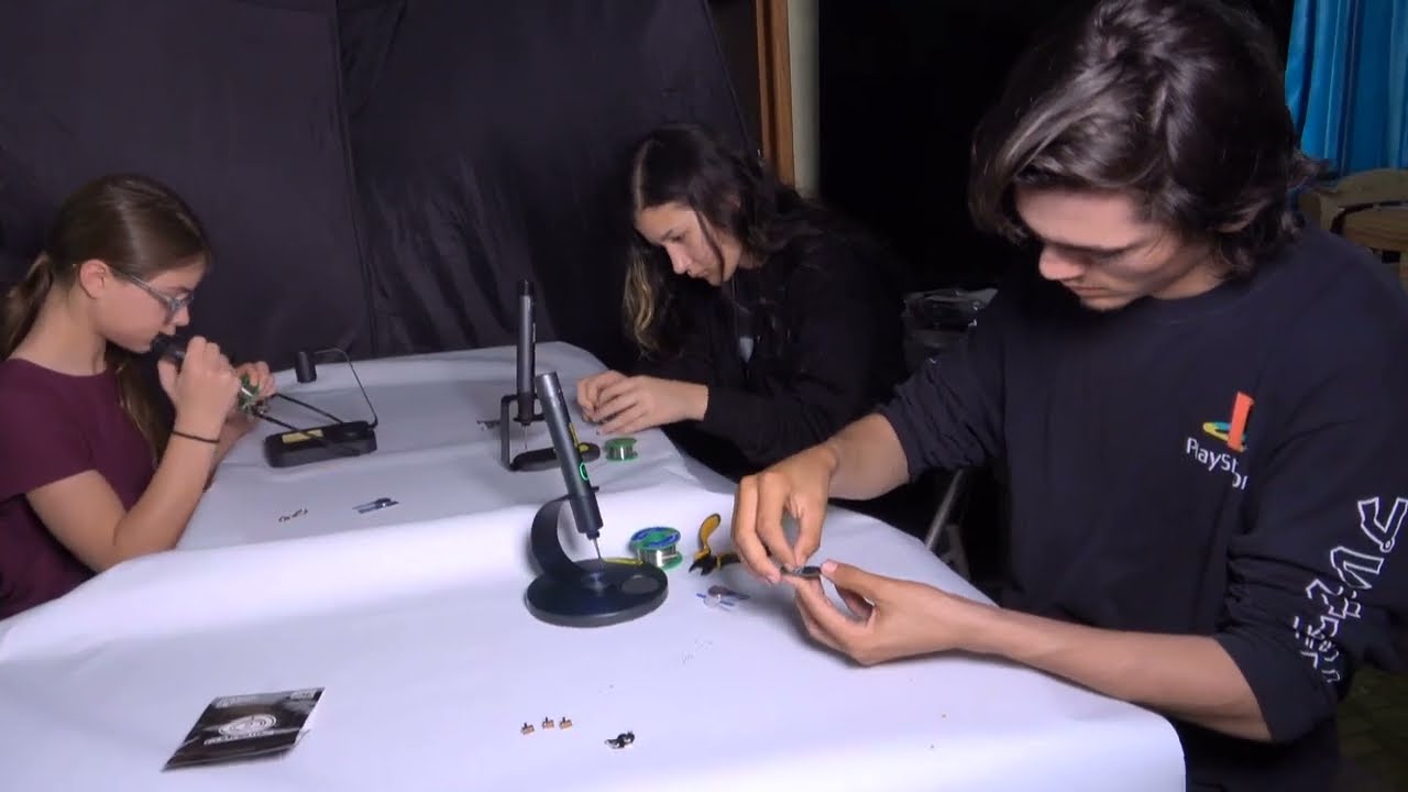 Colk,or4Wiz solderigt kit  soldering demo, a three color  LED'S, R, G, B ,  with three  switches