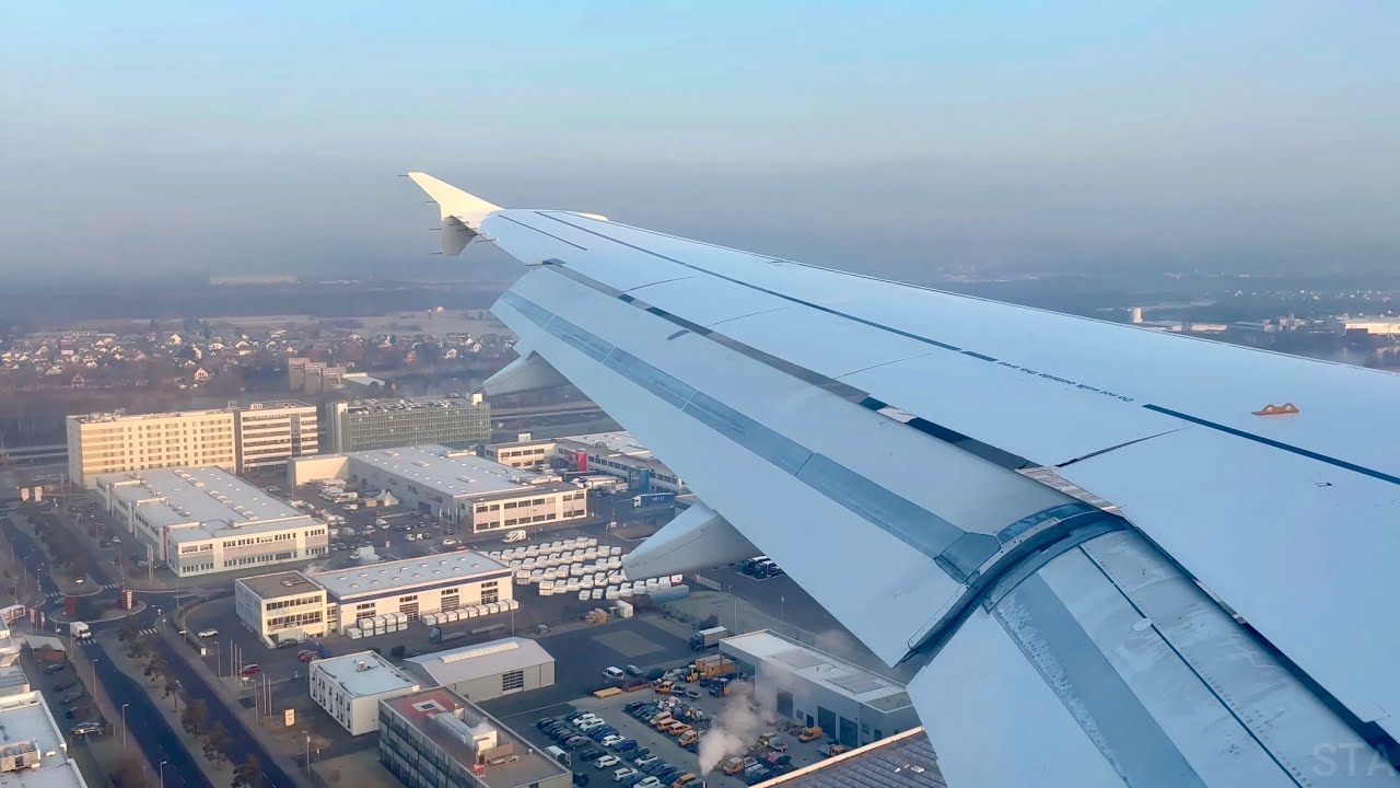 Lufthansa Airbus A319-100 landing at Frankfurt Airport, FRA