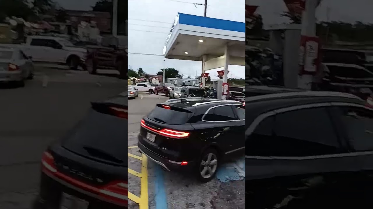 Gas ⛽ war at the Mobil #hurricanemilton #hainescityflorida   #mobilgas