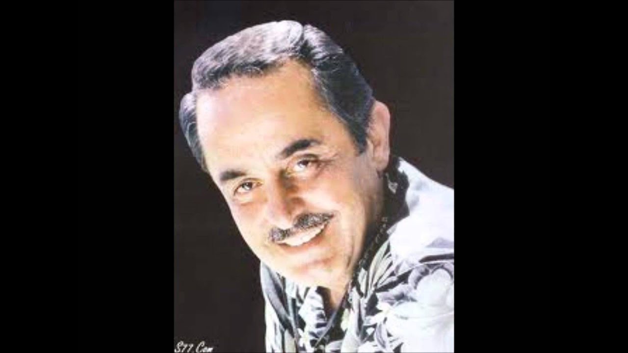 ملحم بركات-على بابي واقف قمرين