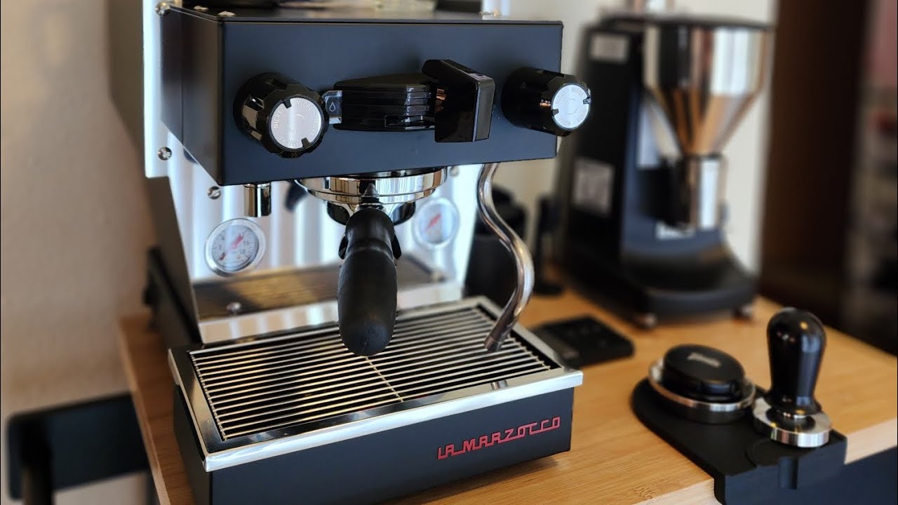 My first video as an unexperience homebarista with La Marzocco Linea Micra.
