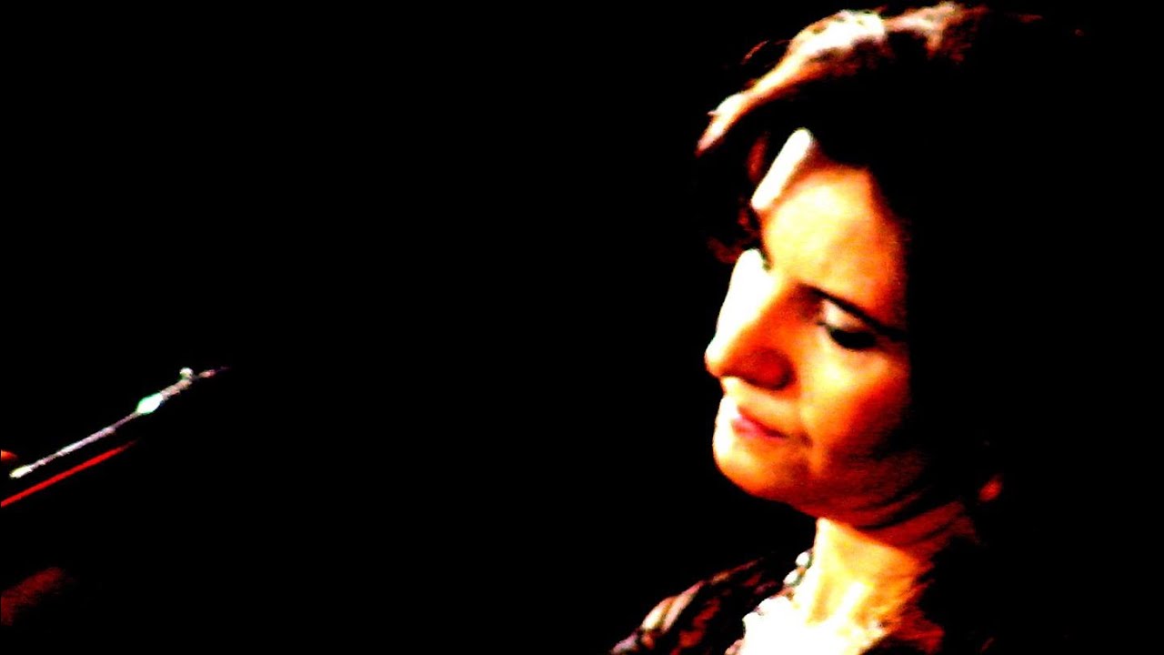 Leyla Göktaş Ünal - Yüce Dağ Başında Yanar Bir Işık - SİVAS
