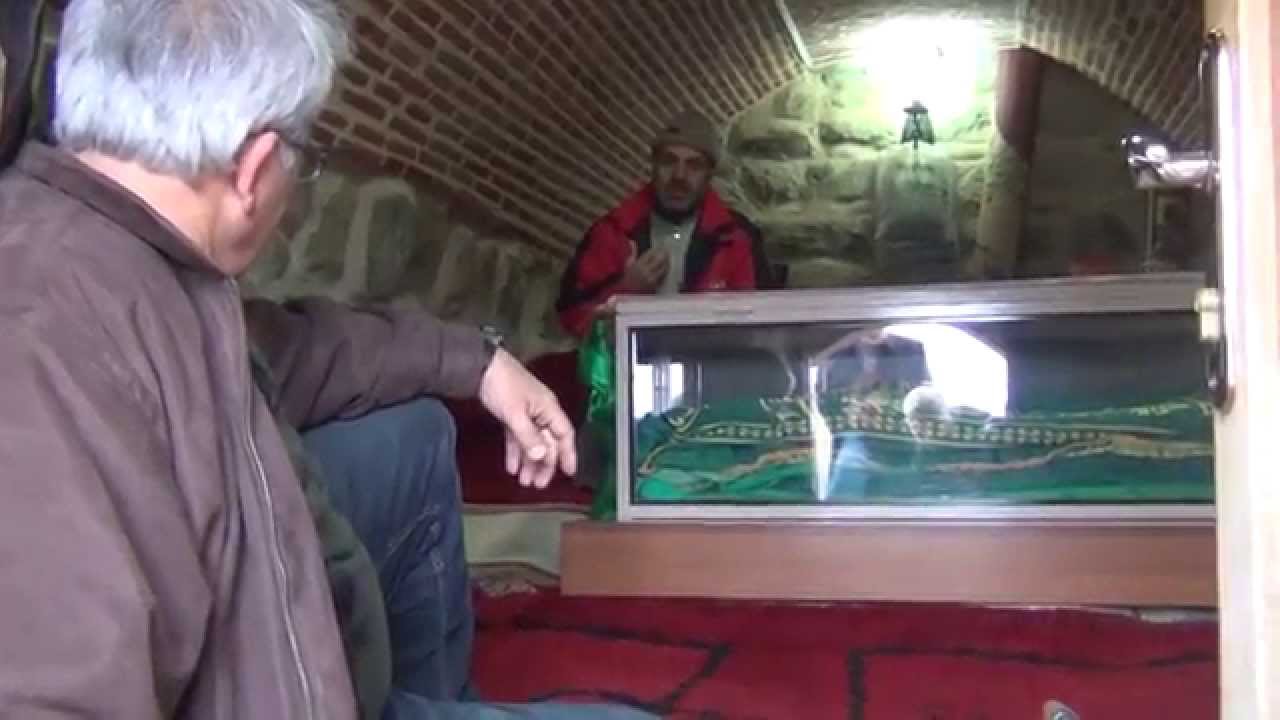 Edip Yüksel (T) Bir Ölü Bakıcısı ile Söyleşi