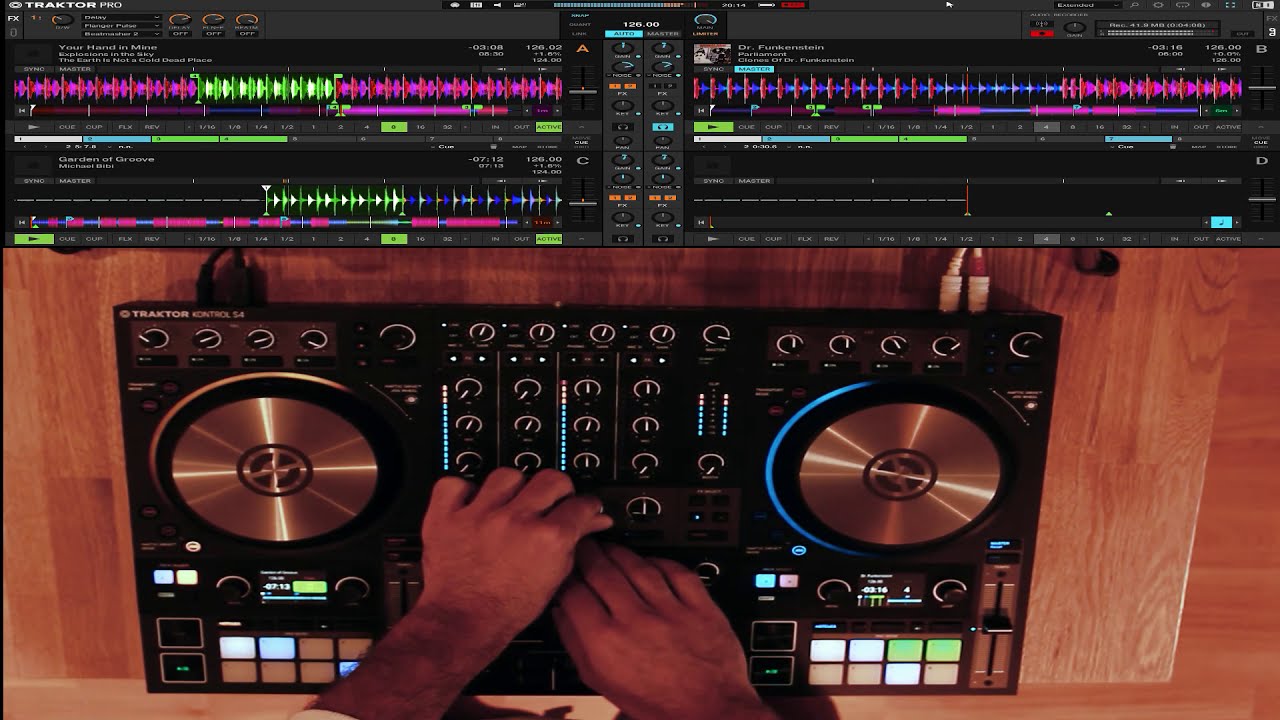 Traktor Kontrol S4 MK3- Techno House DJ Mix. (How to use LOOPS)