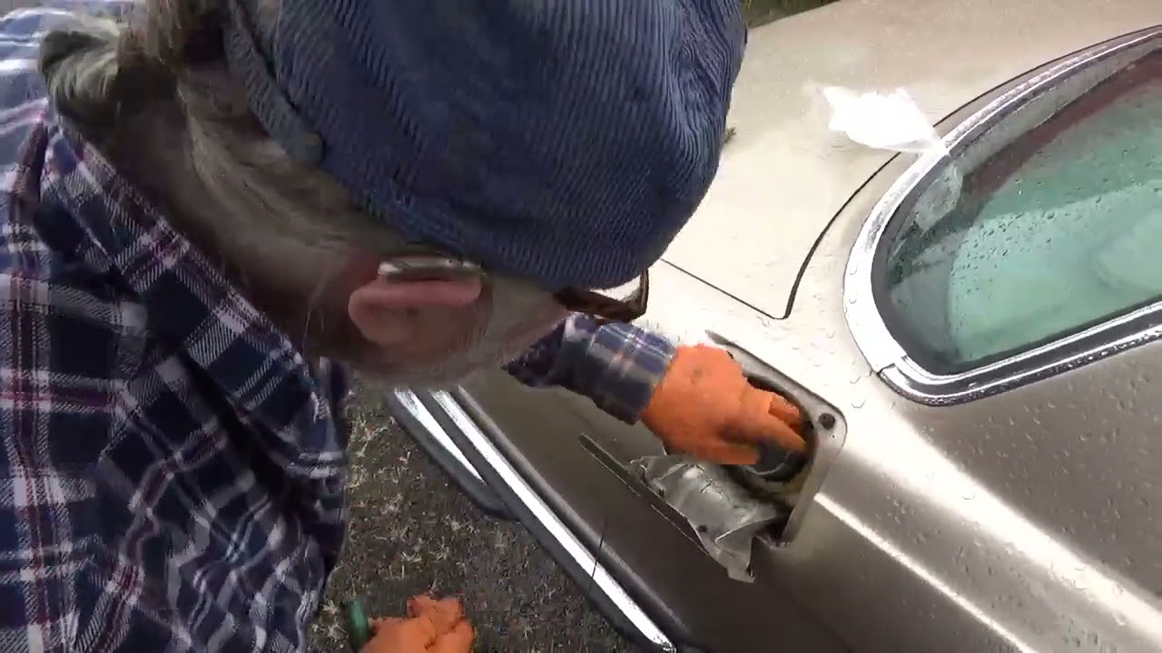 1970s - 90s Mercedes-Benz fuel filler neck seal replacement