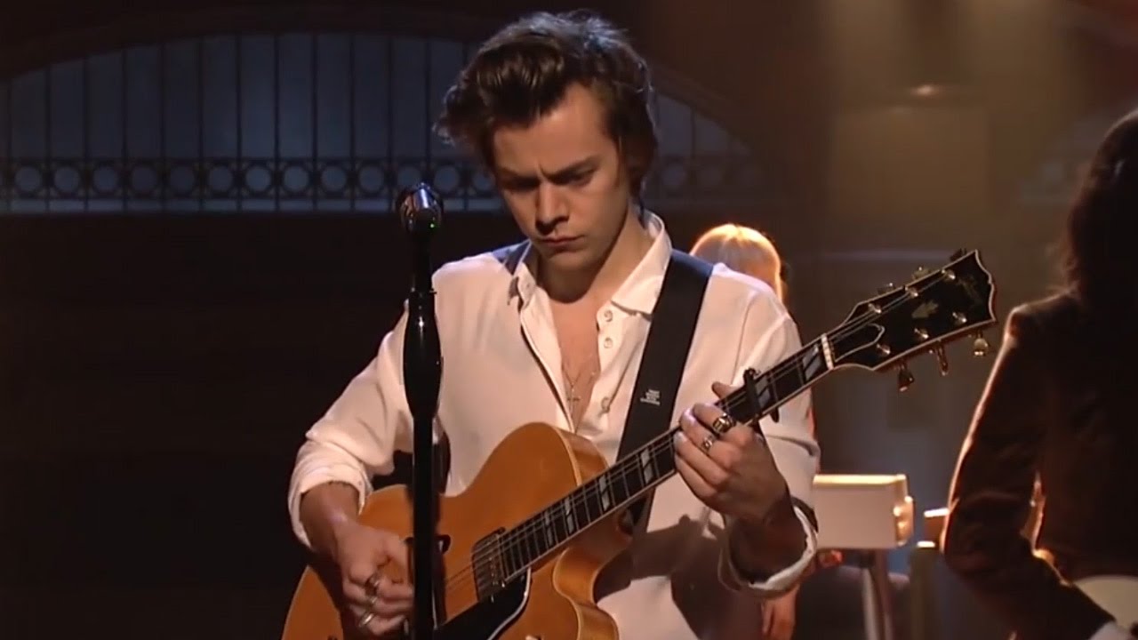 Harry Styles Debuts NEW Song 