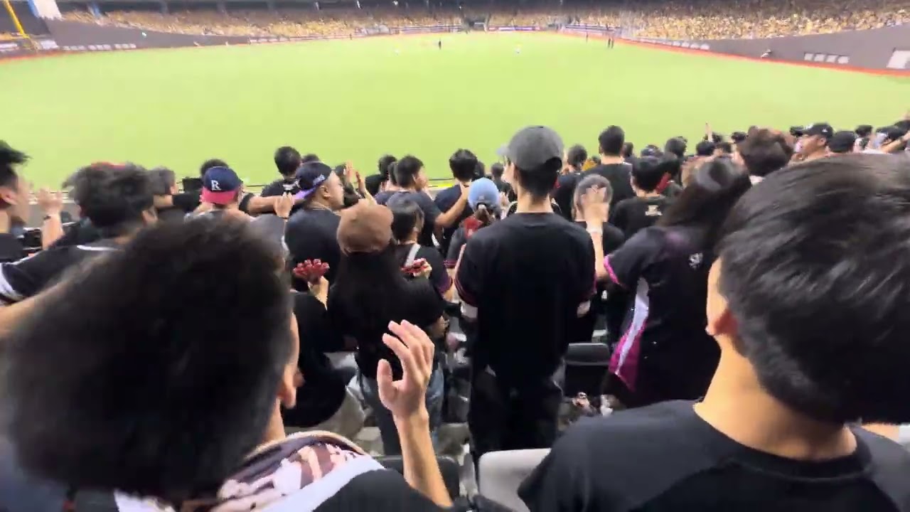 [野球大作戰] 台灣大賽G1 注意⚠️邪教入侵！桃猿男兒洗腦進行曲🌀客場10號隊友超賣力開唱！