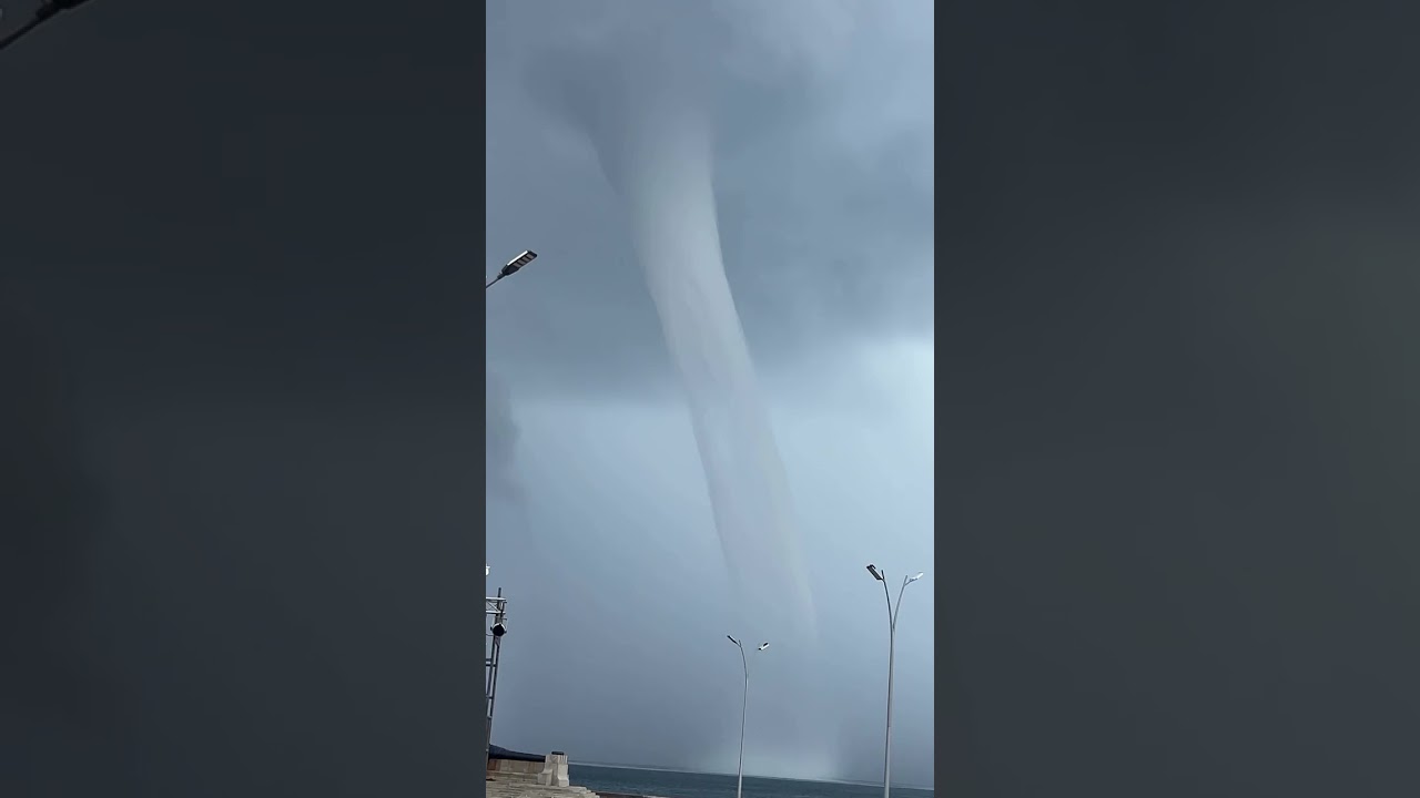 Impresionantes im&aacute;genes de una Tromba marina en El Malec&oacute;n de La Habana, Cuba