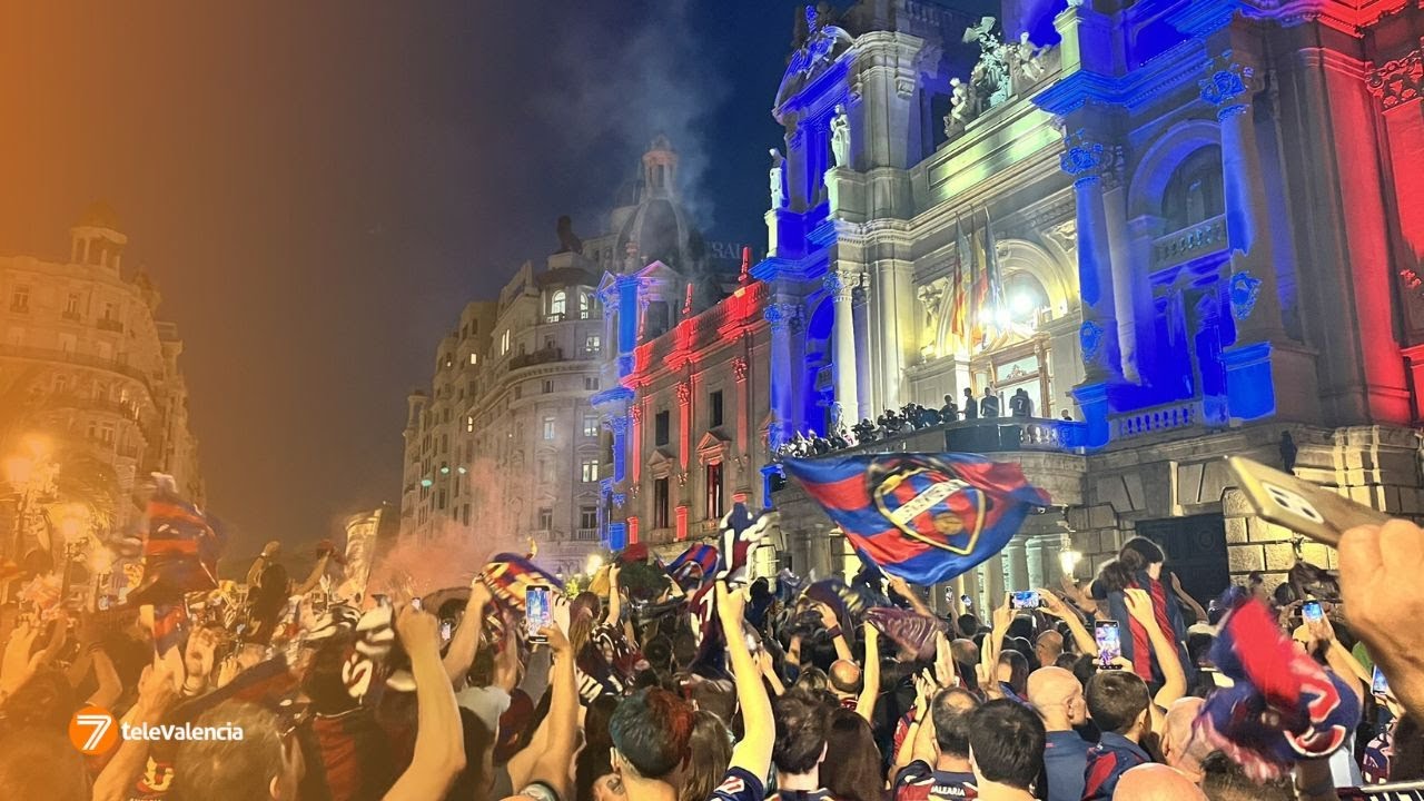 Así fue la rúa del ascenso a Primera División del Levante UD