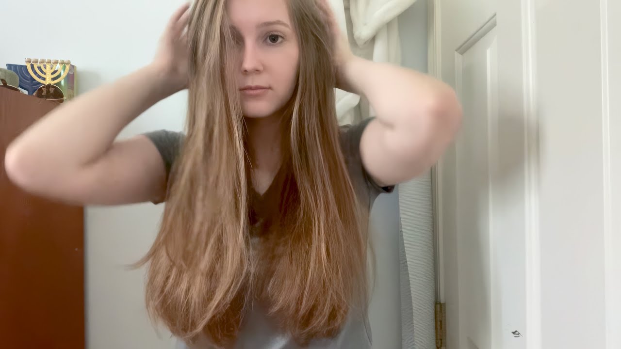 Amanda - Playing with My Hair & Gentle Brushing Sounds💚💤 ASMR