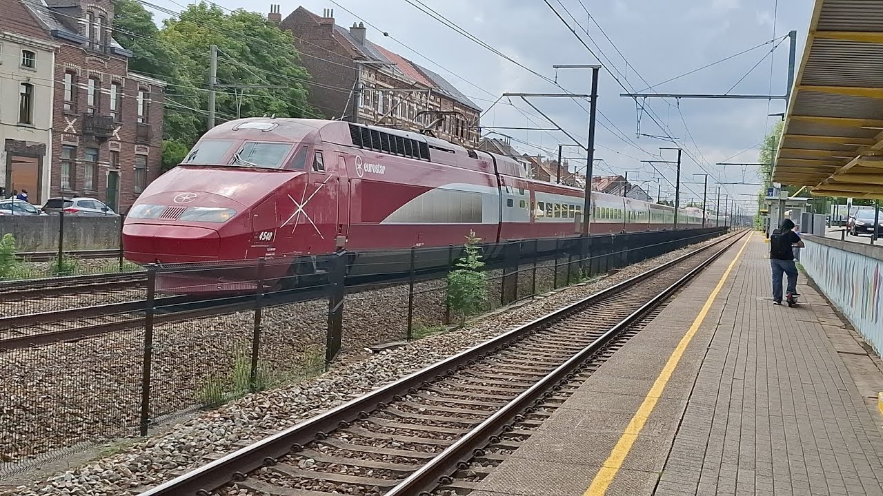 Treinen in het station van ruisbroek en brussel-zuid