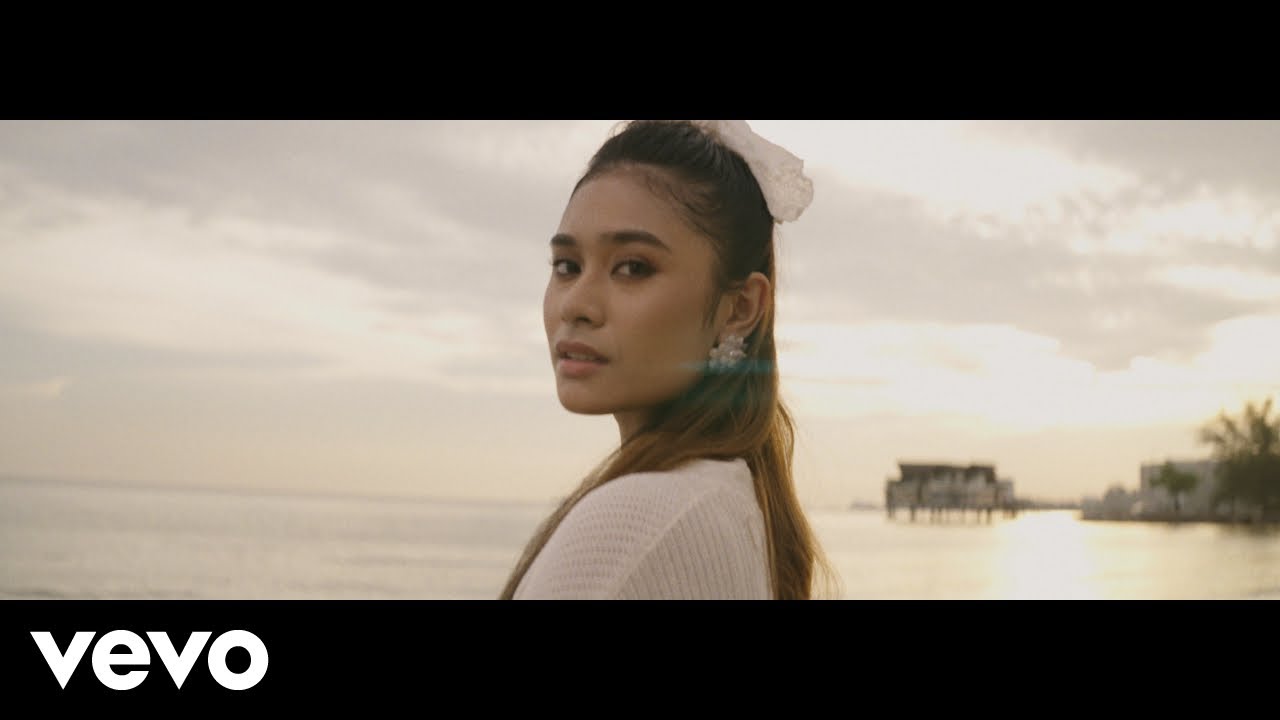 Athalia - We Go Up (Official Music Video)