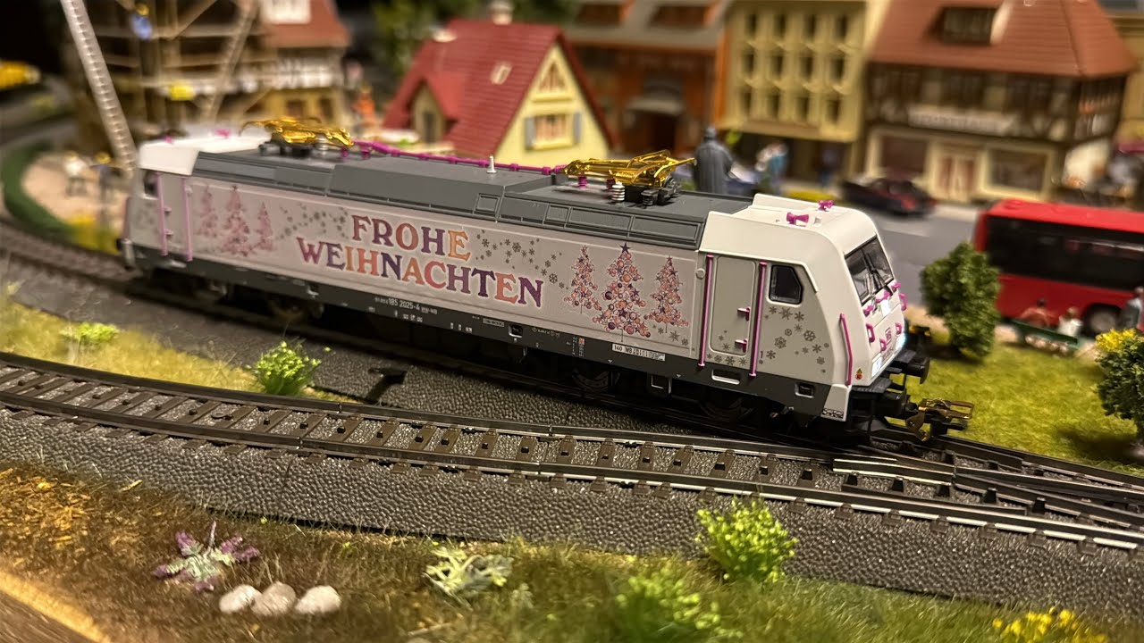 [NEUHEIT] 😍 Märklin 36025 - Weihnachtslokomotive Baureihe 185.2 - Mit Gold