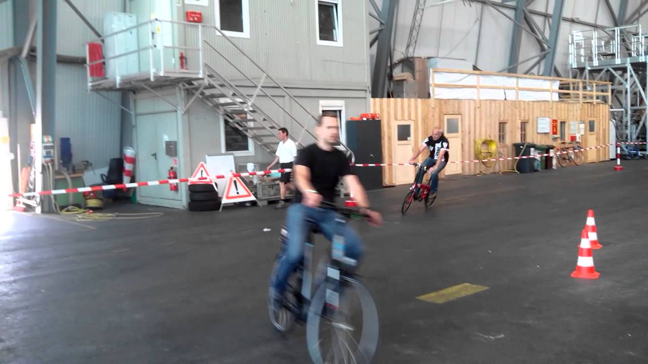 Hovding Air-bag test with Foldy from ekolo.cz