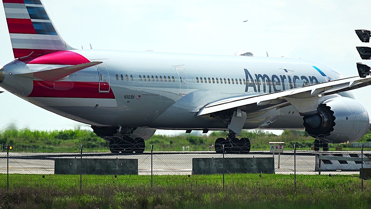 4K | 15 MINUTES of PLANESPOTTING at 🇮🇹 Venice Marco Polo Intl Airport (VCE/LIPZ)