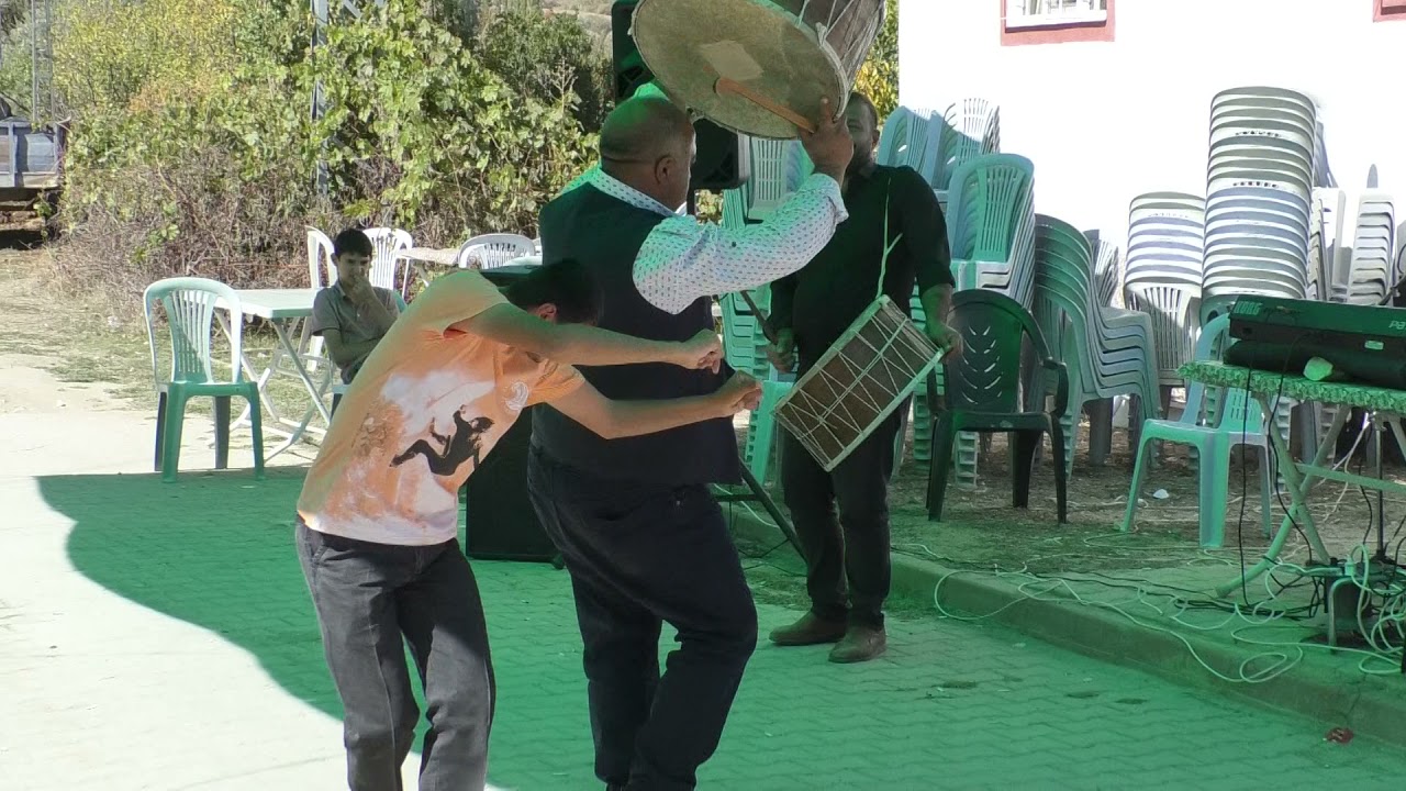 Yaşar Apaydın ve ekibinden davul zurna oyunları