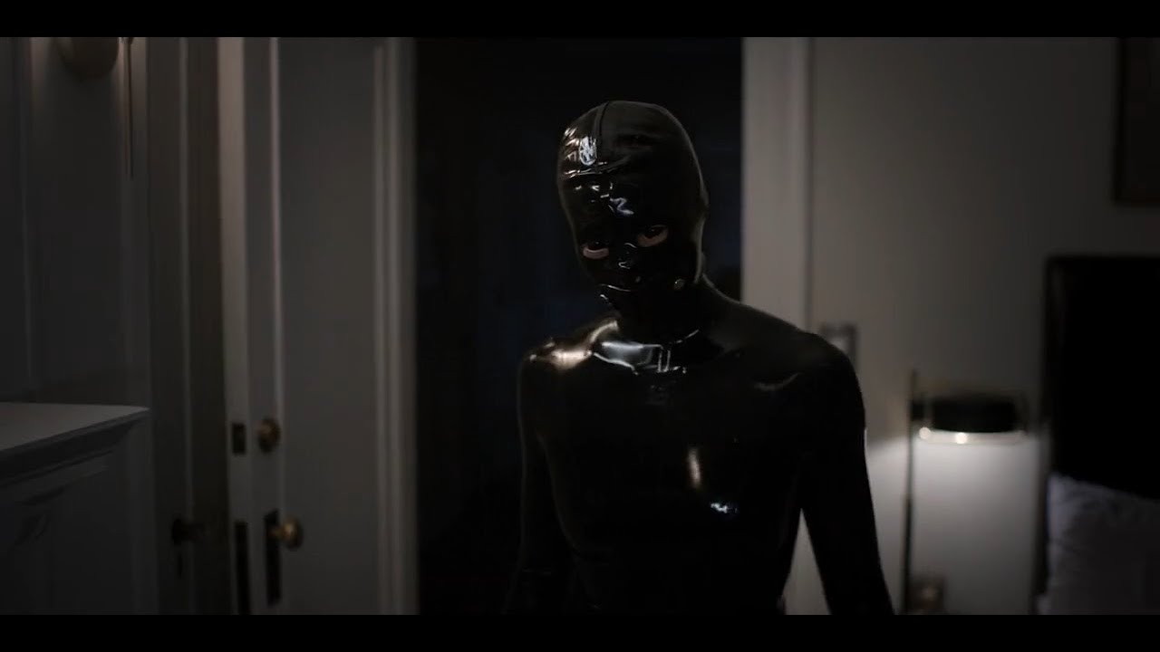 AHS Rubber(wo)man: Troy accidentally gets stabbed by Scarlett