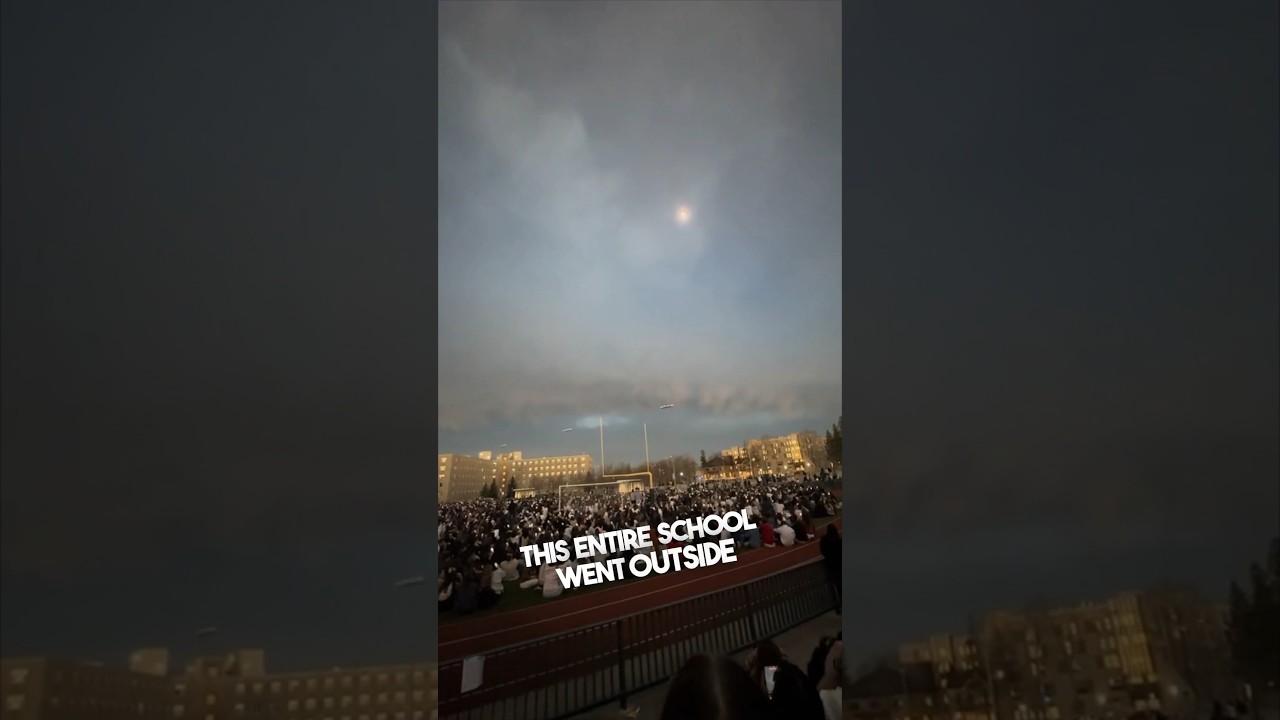 Это видео солнечного затмения просто нереальное 😱