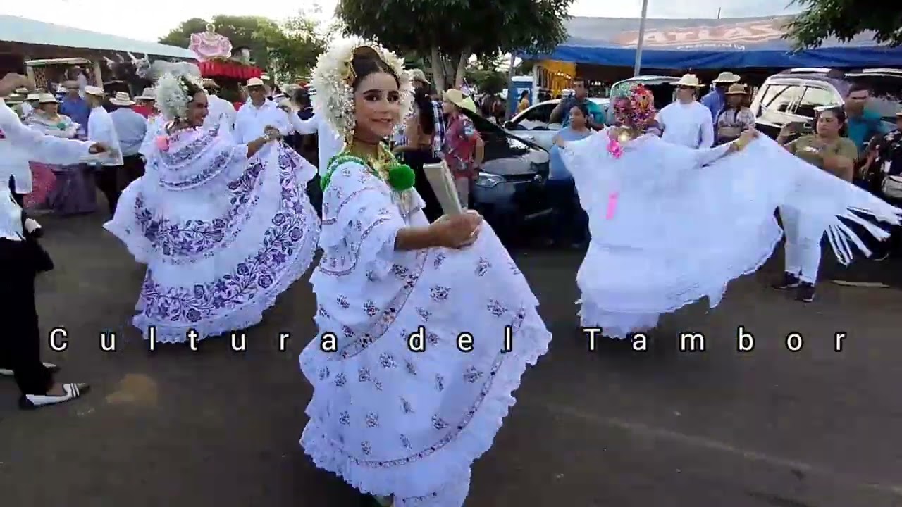 Una vista del desfile del Festival Nacional del Tambor y La Pollera 2022