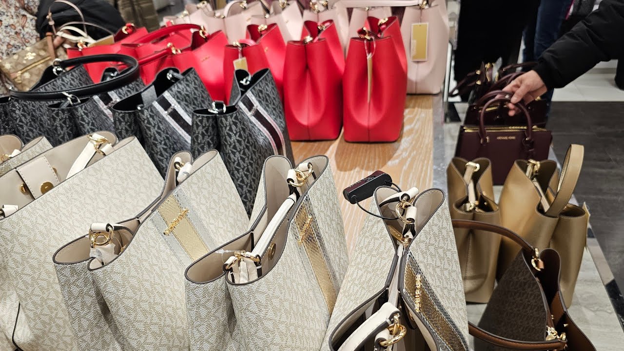 😍MICHAEL KORS OUTLET🥰~ LET'S BROWSE~❤️ ENJOY UP TO 70% OFF~👜 BAGS~ WALLETS~ & MORE‼️