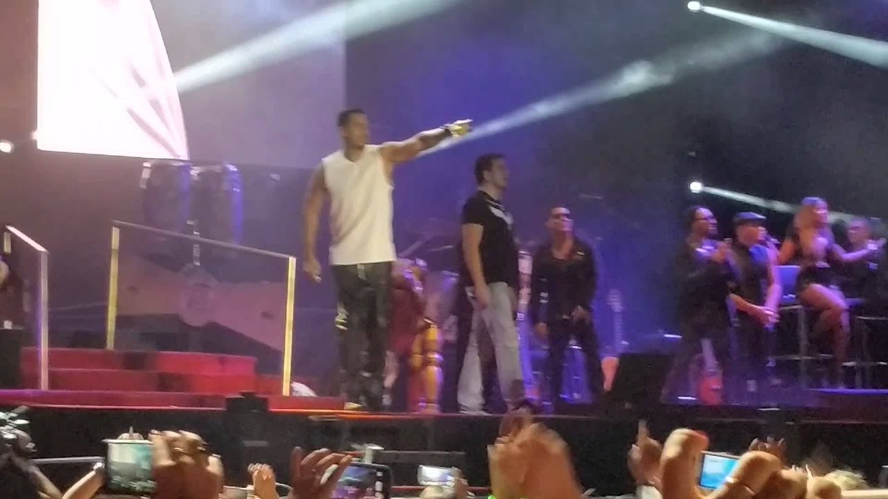 Fan Boliviano de Romeo Santos canta a duo en River