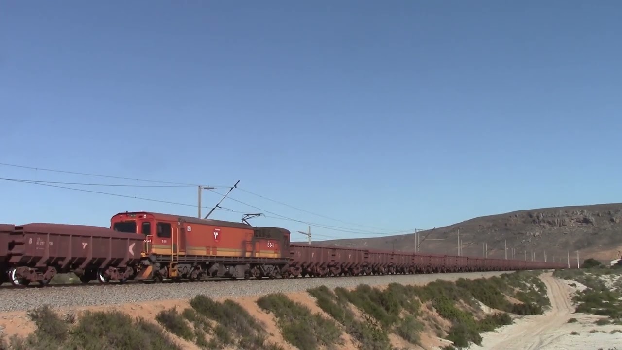 Sishen - Saldanha Ore Line: Loaded ore train at Elands Bay