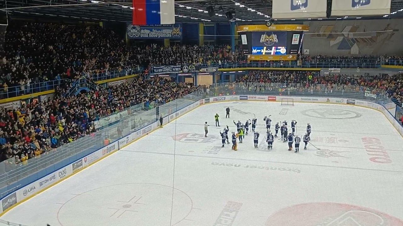 Posledné minúty 3. semifinaloveho zapasu Spišská Nová Ves - HKM Zvollen + ďakovačka