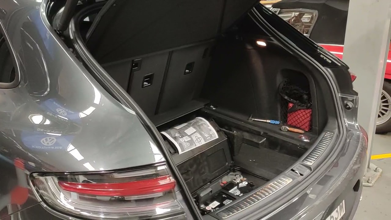Porsche Macan — расположение аккумулятора и проверка клемм