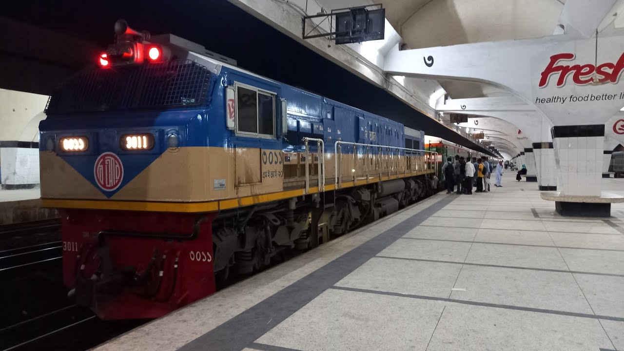 White train Mohangar Express entered kamlapur station with shunting bell || Dhaka || BR