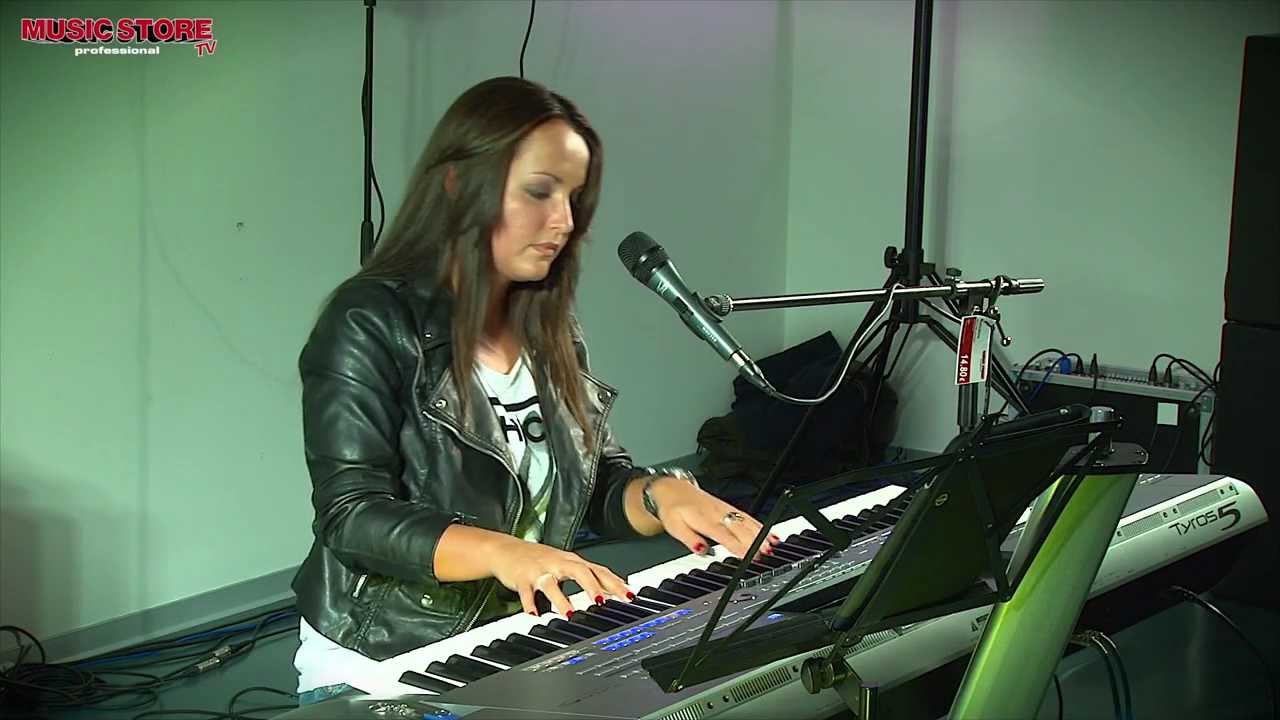 Susan Albers plays classics on Yamaha Tyros 5