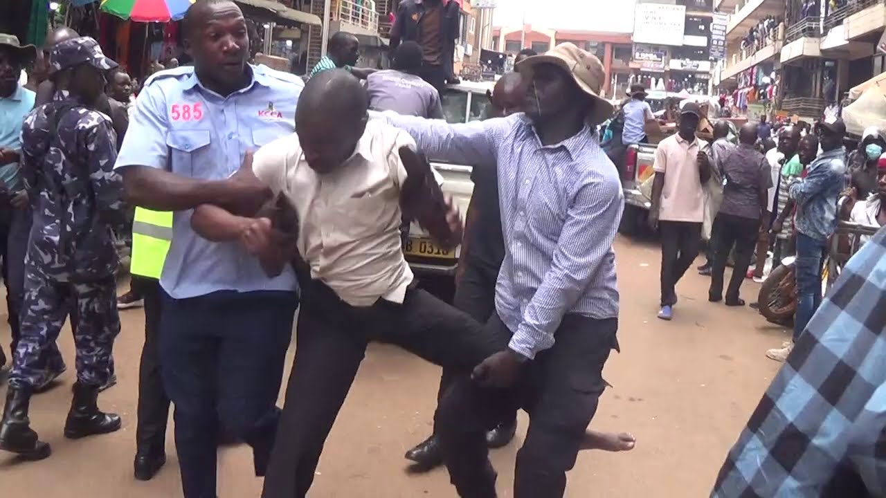 Agabuutikidde Ebikwekweto ku  batembeeyi abatundira ku nguudo binyinyintidde