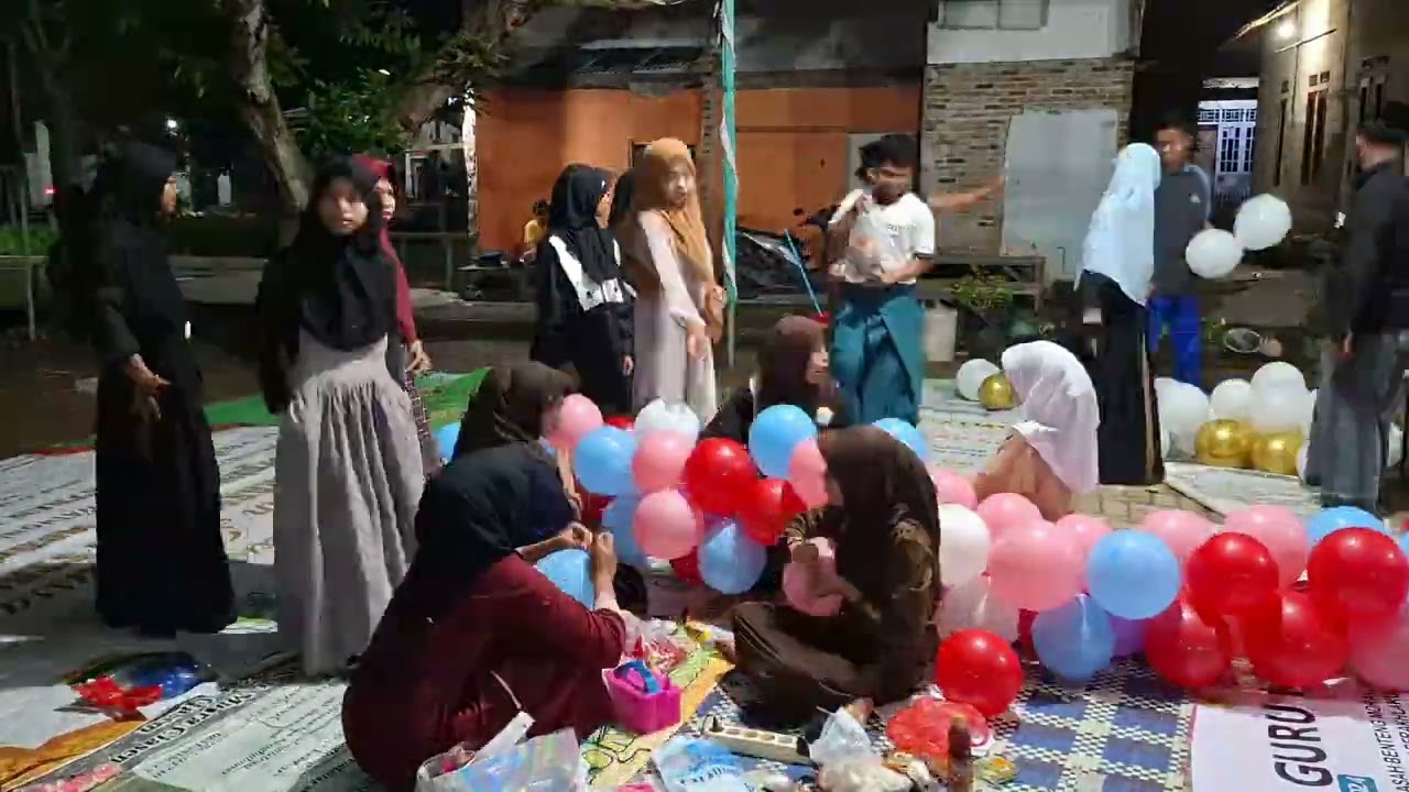 MASANG BALON ACARA AKHIRUSSANAH KHOTMIL MUFASHOL JUZ AMMA & AL QUR'AN DI PP RIYADHUL MUTA'ALLIMIN 
