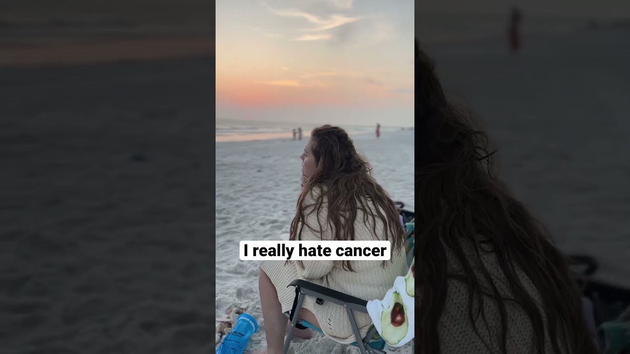 Haley taking in the sunset on her last family vacation. 💔