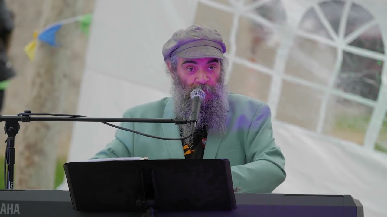 פּסוי קאָראָלענקאָ זינגט אַלכּסנדר גאָראָדניצקיס ליד 