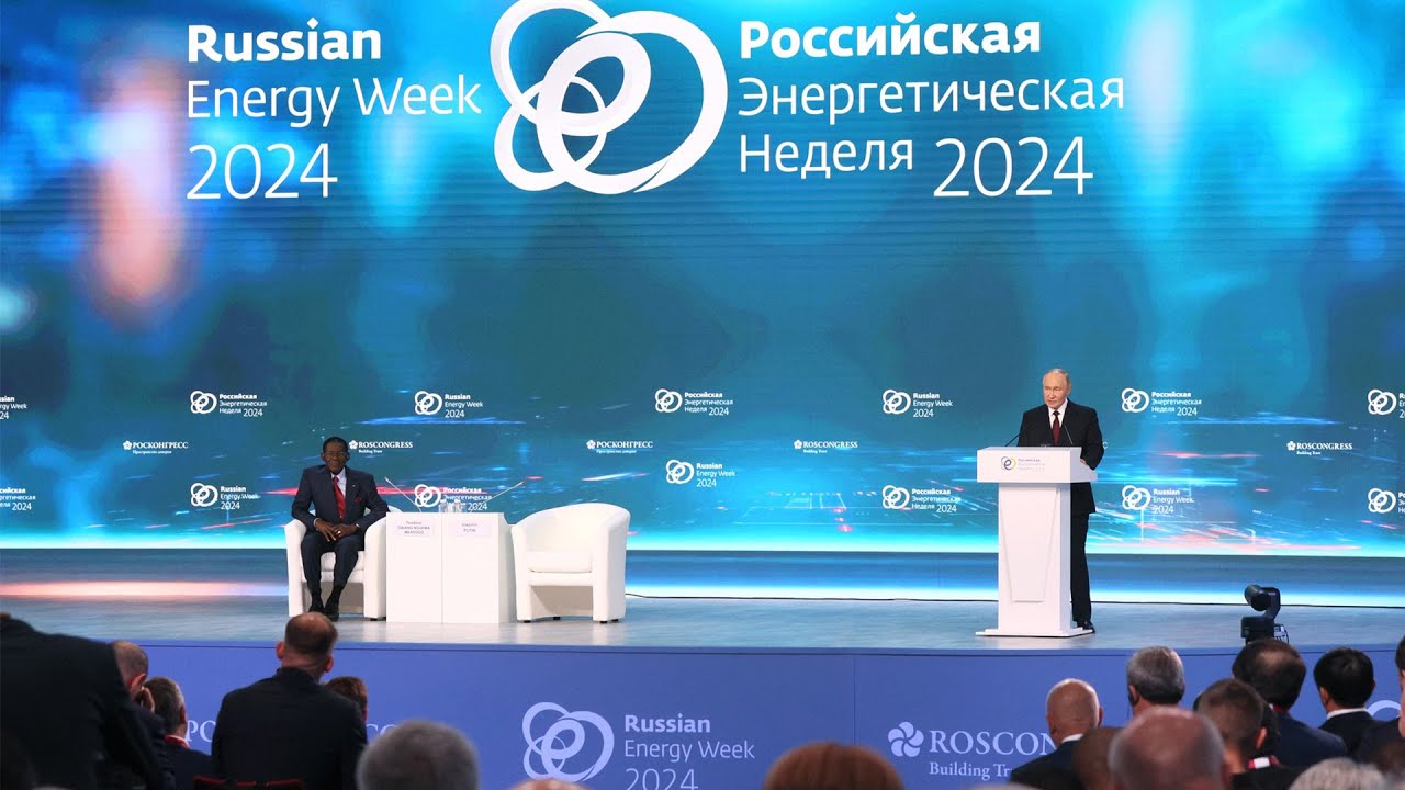 Пленарное заседание Международного форума «Российская энергетическая неделя»
