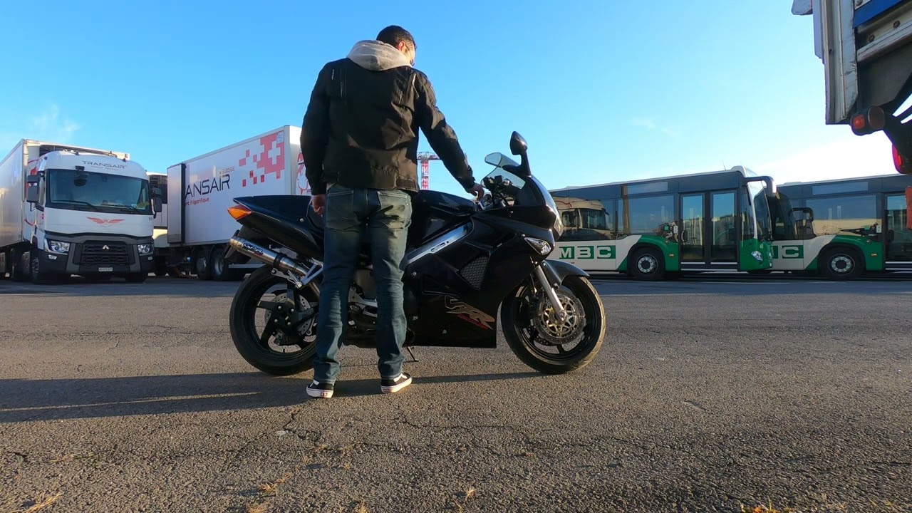 VFR 800 FI GPR Deeptone sound + walk-around
