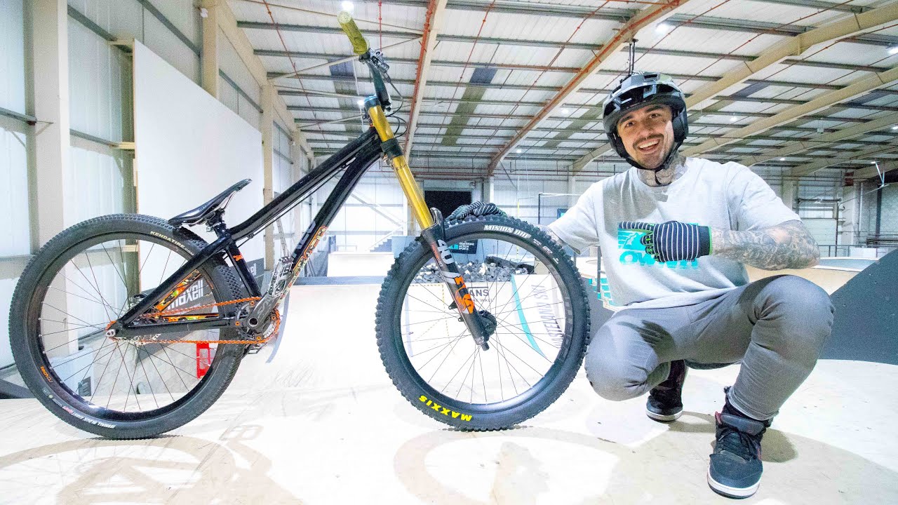DOWNHILL JUMP BIKE MTB?!