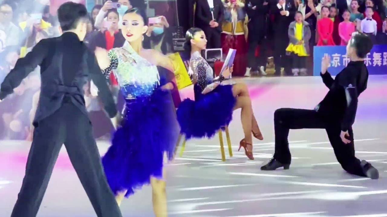 佳钰的气质范，不得不说，气质这块拿捏的死死的#拉丁舞 #腿精许佳钰 #舞蹈圈国标少年