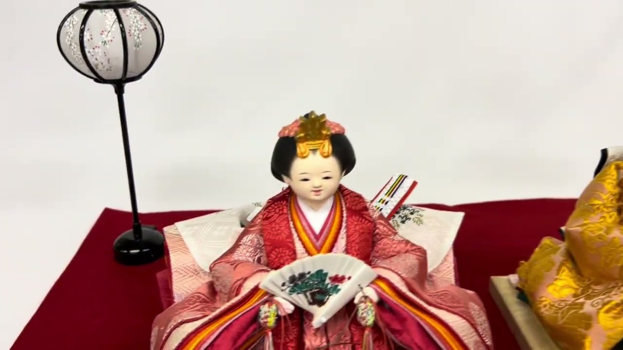 もうすぐひなまつりですね。お家にお雛様が何年も出さずにしまってあるのであれば、おだいりさまだけでも出してひな祭りをしましょう。きっと良い想い出と、やわらかな春を迎えられます。