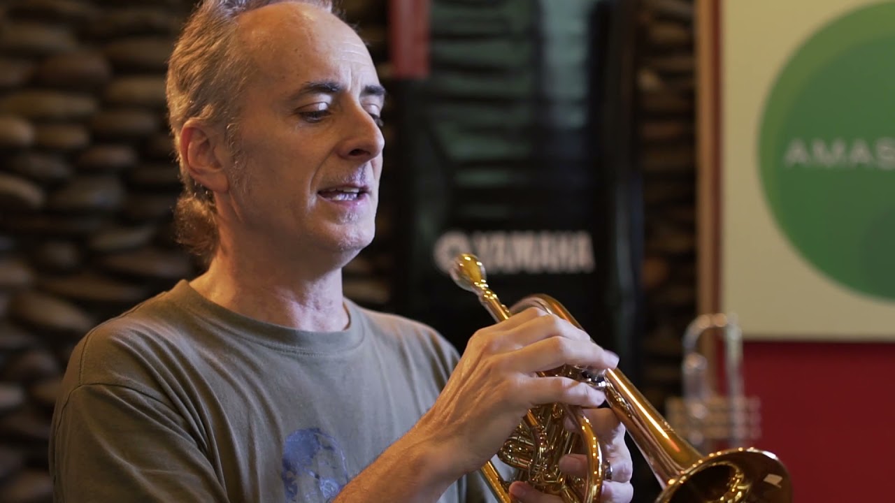 Juan Cruz de Urquiza probando la YAMAHA YCR-4330GII PURO BRASS