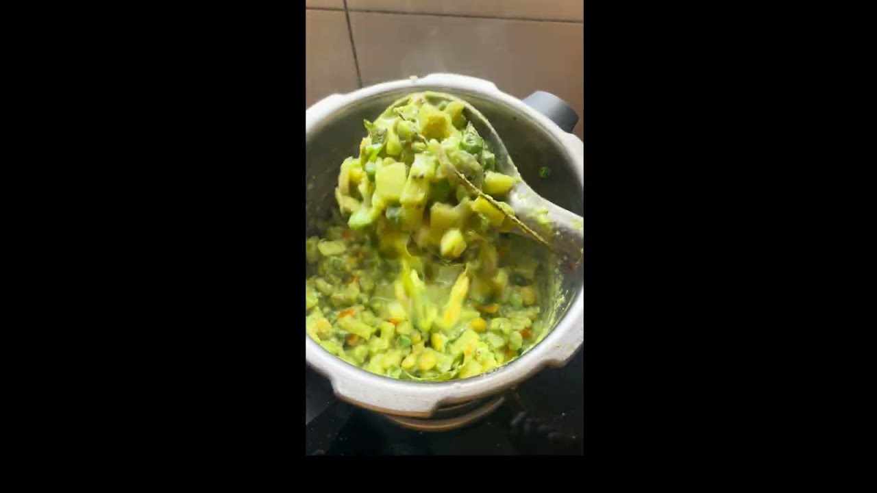 Avrekaalu vegetable saagu recipe #gravy #cooking #spicy #tastyrecipes #vegetables 