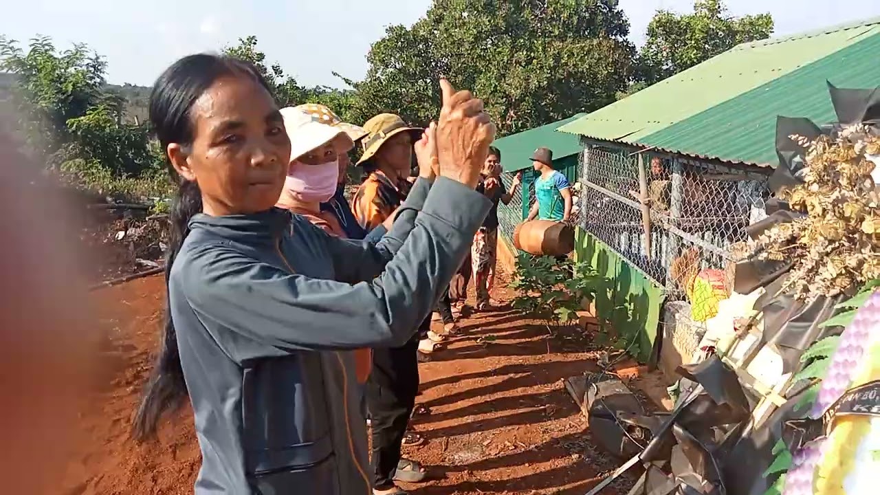 Cháu đánh trống 