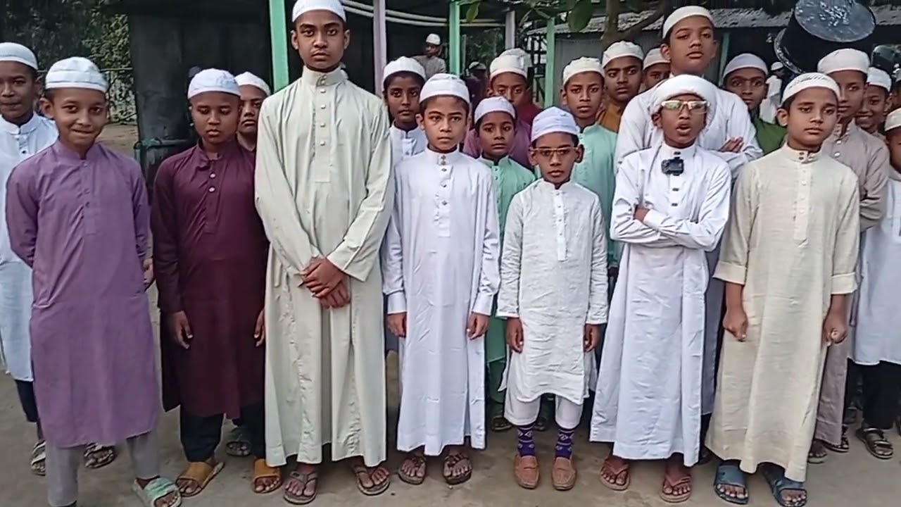 ইসলামী সংগীত পেশ করছেন রিয়াজুল জান্নাত এর ছাত্র মোহাম্মদ ইব্রাহিম খলিল।