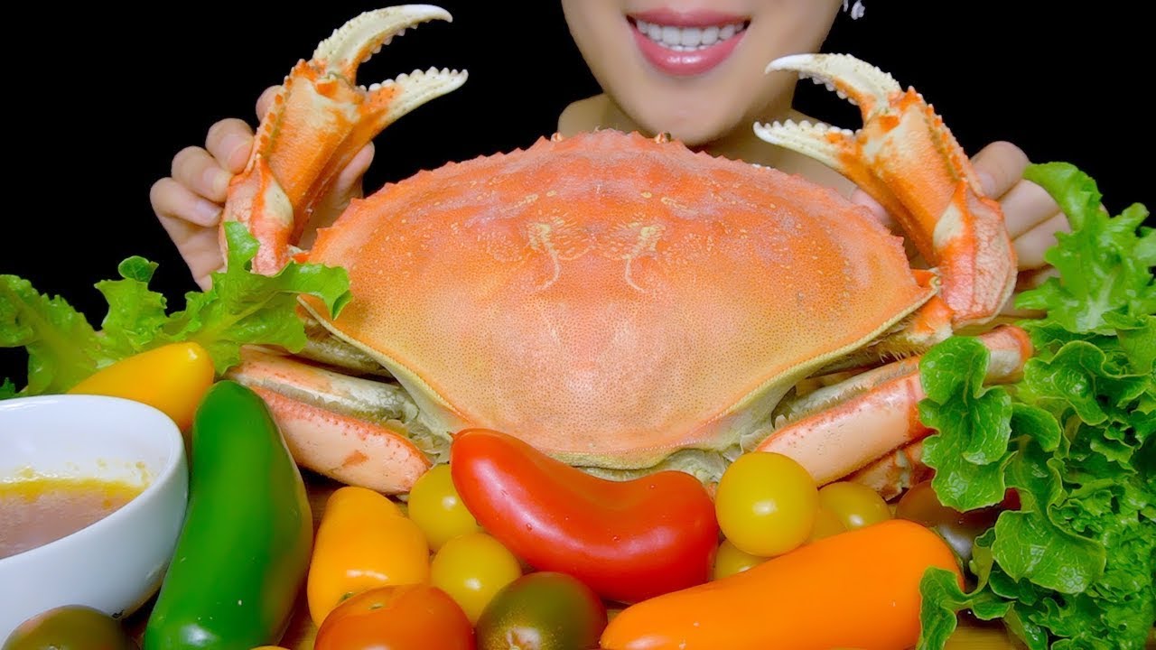 SEAFOOD ASMR | WHOLE CRAB | EATING DUNGENESS CRAB | TracyN ASMR