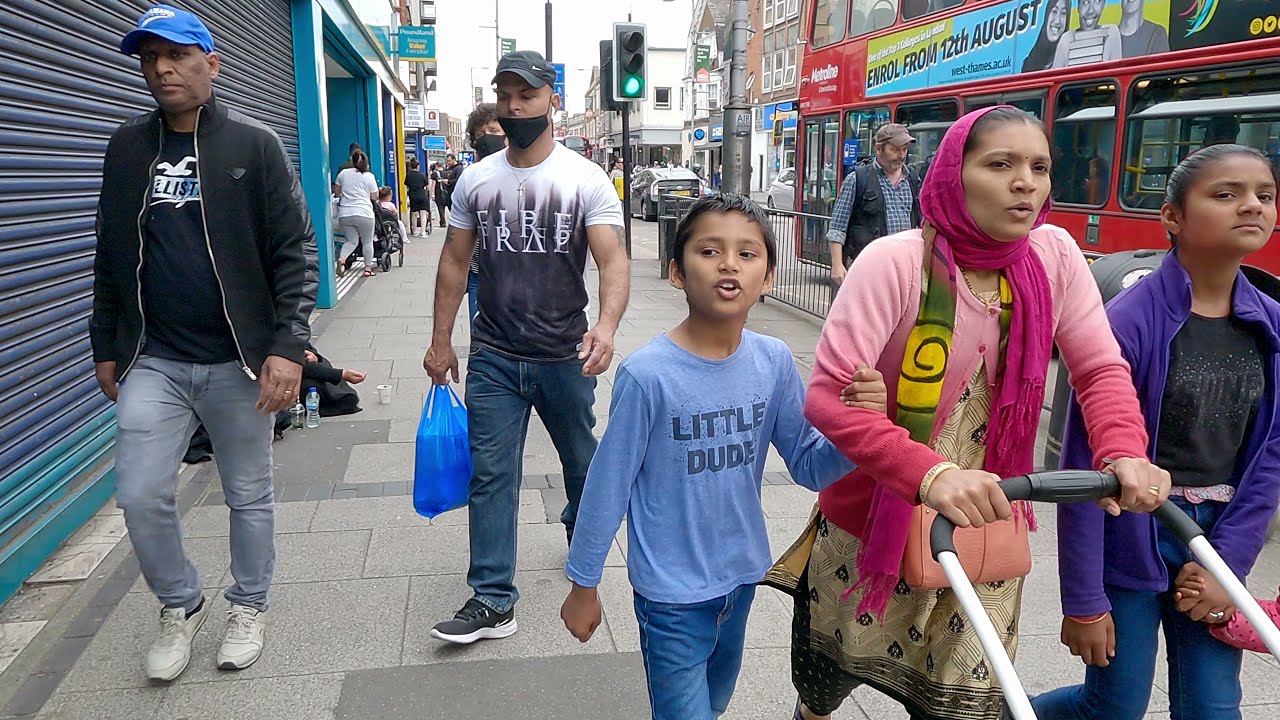 WEMBLEY, High Road (Between Wembley Central and Wembley Stadium Stations) / London HA9 – N040 [4K]