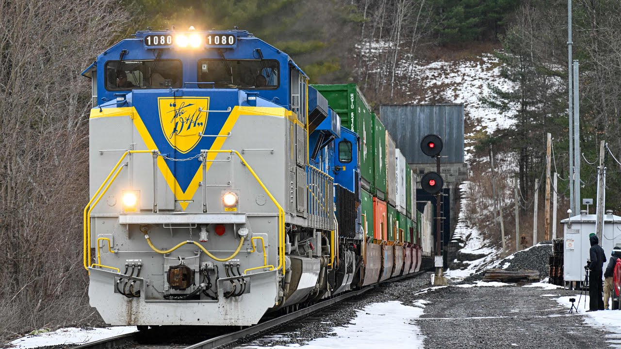 Horn-happy crews lead CSX Z619/NS 265 south with NS 1080 in the lead! (1/14/26)