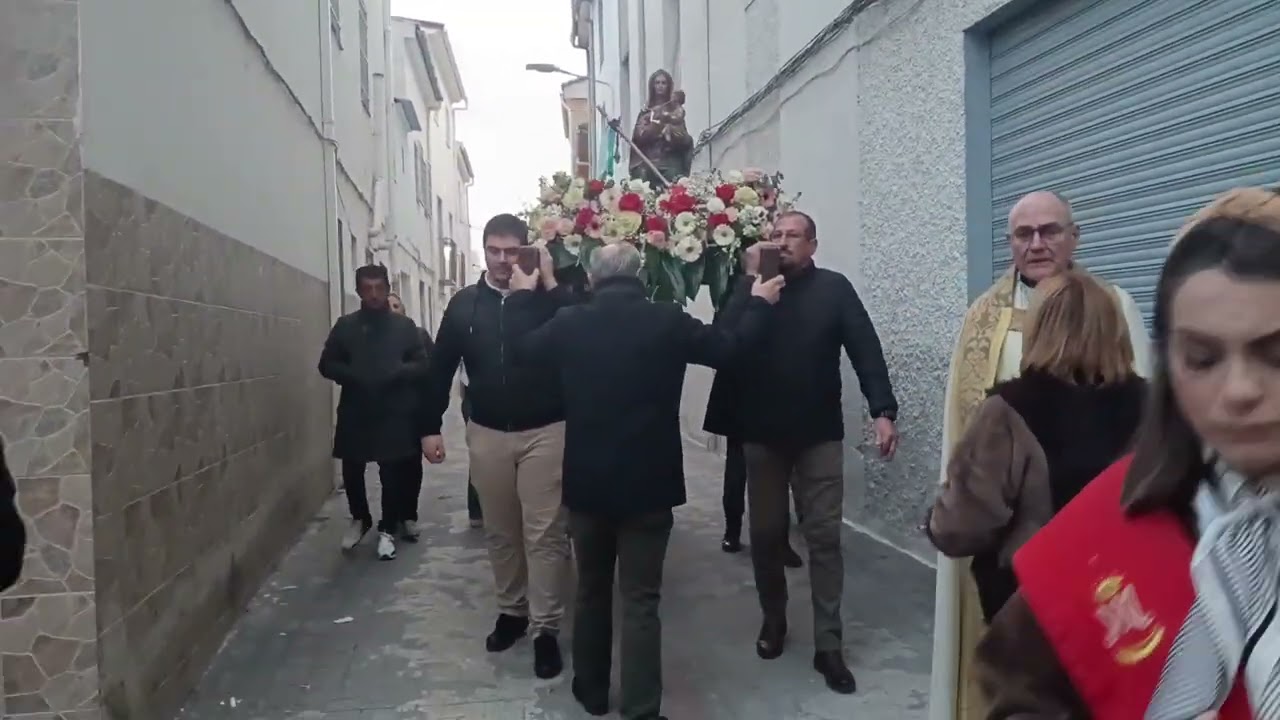 LA VIRGEN DE LA CABEZA PEREGRINA VISITA LOS ENFERMOS DE LA CALLE NAVA DE NOSLEJO