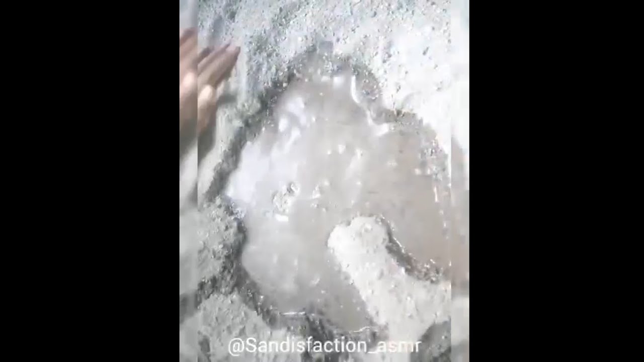 SAND POURINNG IN WATER ON FLOOR ❤️ #asmr #crumbles